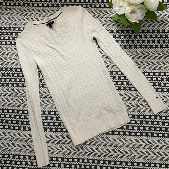 NWOT TOMMY HILFIGER Cable Knit V-neck Sweater - Picture 1 of 6